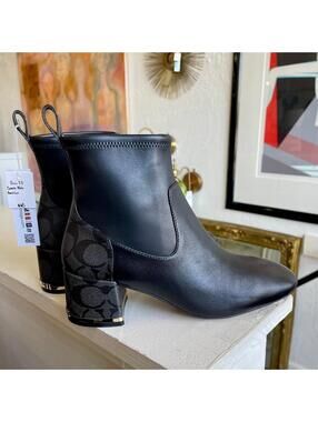Coach Signature Nala Bootie | Size 7